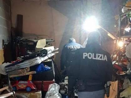 Un immobile comunale trasformato in discarica da un operatore ecologico