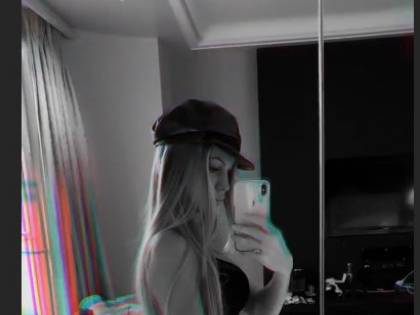 Taylor Mega è hot su Instagram in intimo e stivali