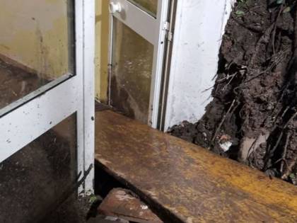 Frana su un palazzo a Castel Giubileo: salvate 11 persone