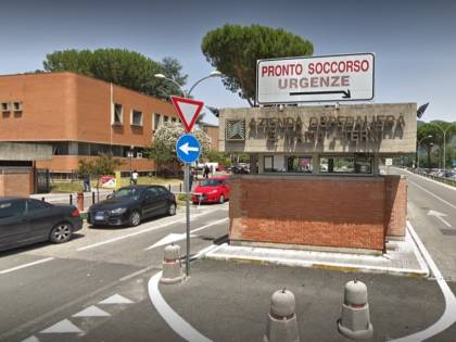 Terni, detenuto straniero pesta agente in ospedale e morde infermiere