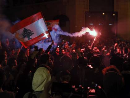 Economic death spiral makes Lebanon look to Iran for help