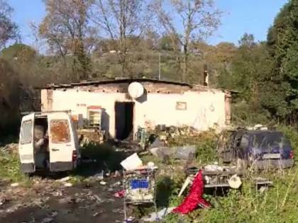 Il giallo dell'uomo morto nel rogo: cercò aiuto?