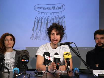 "Feccia umana", "Solo venduti". Insulti alle Sardine da Benetton