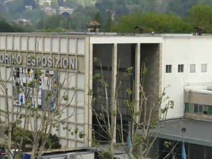 Torino, clandestini sfondano parete e occupano edificio: denunciati