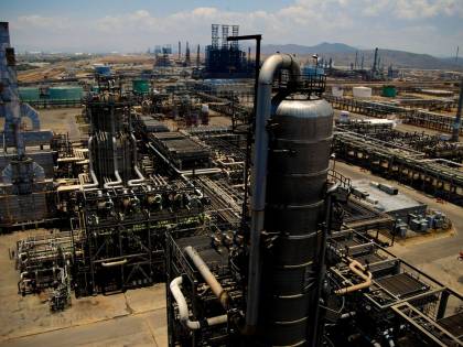 Crolla il prezzo del petrolio nei mercati Usa. È la prima volta nella storia
