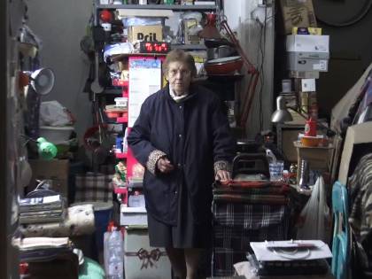 A 89 anni, vive da 4 in un box. Per lei non c'è una casa popolare