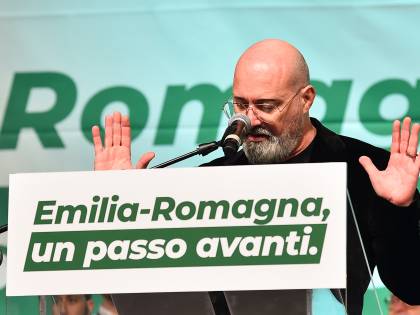 Un sindaco accusa Bonaccini: "Atteggiamento minatorio". E spunta un audio