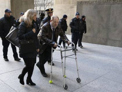 Caso Weinstein, la procura accusa: "Predatore sessuale e stupratore"