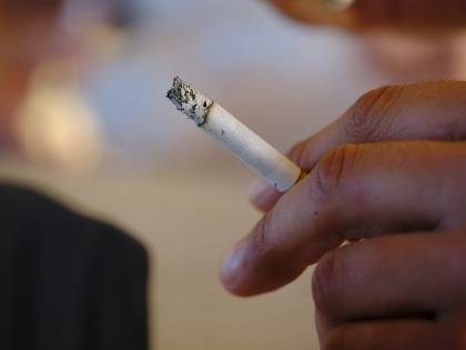 Il governo moralizzatore toglie la libertà del fumo
