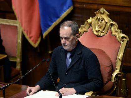 Calderoli sfida Conte: "Domenica a Messa... Provi pure a fermarmi"