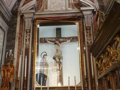 Caserta, furto sacrilego nel Duomo di Marcianise: rubata corona di uno storico crocifisso