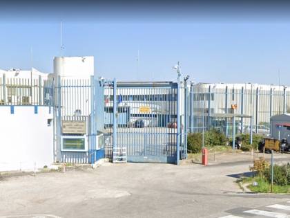 Firenze, detenuto magrebino si dà fuoco in cella: ora in rianimazione