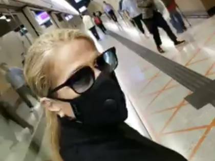 Coronavirus, Heather Parisi a Hong Kong con la mascherina: "Pronti a tutto"