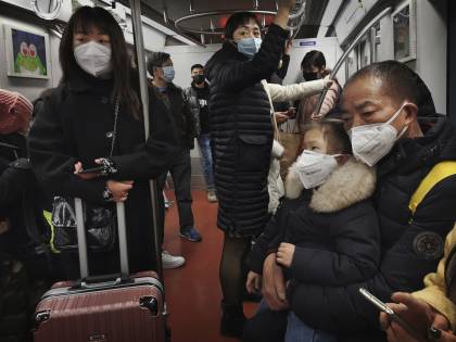 Le voci dall'inferno di Wuhan: "Ora viviamo segregati in casa"