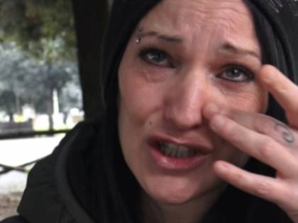 Il Comune non paga il buono casa, Marina in strada con 4 figli