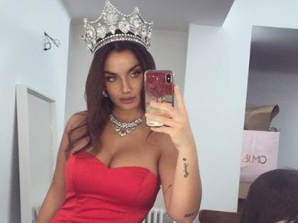Elettra Lamborghini con la corona su Instagram