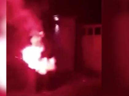 Fumogeni ultrà contro la casa del vicepresidente del Manchester United