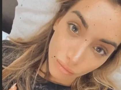 Critiche ad Elisa De Panicis: "Oltre ai capelli, cura anche il cervello"