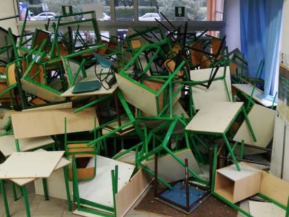 Un gruppo di studenti dice no all'occupazione della scuola: "Fateci studiare"