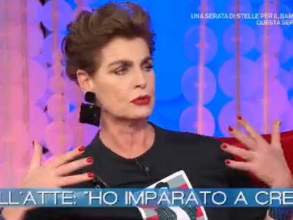 Antonia Dell’Atte rivela: "Un padre violento per l’alcool e un marito ossessivo"