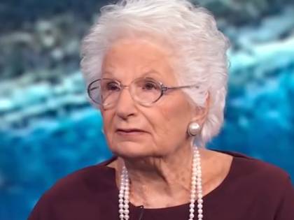 Torna a insegnare la prof che offese Liliana Segre. Genitori indignati