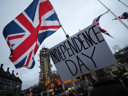 Brexit, il Regno Unito si blinda: "Solo migranti qualificati che sanno l'inglese"