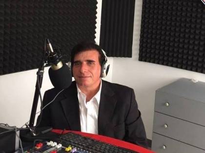 "Qui non può stare". L'arbitro allontana il giornalista in carrozzella