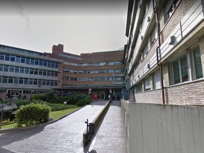 Bologna, sei operatori aggrediti in ospedale da senzatetto straniero