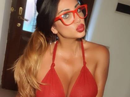 Marika Fruscio sexy in rosso