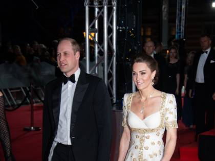 Il principe William prova a fare il re, mentre la Regina è in isolamento