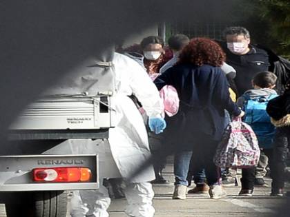 Nel quartiere degli italiani rimpatriati: "Non hanno il virus? E chi lo sa"