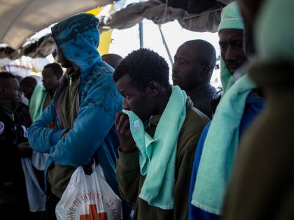 Schiaffo di Sala agli italiani: dà 6 milioni agli immigrati