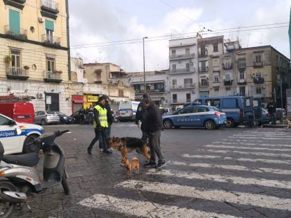 I controlli delle forze dell'ordine nel mercato storico del Buvero