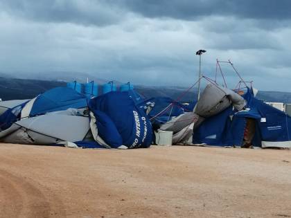 Foggia, il vento spazza via la tendopoli dei migranti