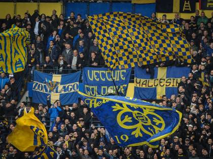 Hellas Verona, allo stadio con Hitler sul berretto: segnalati otto ultras