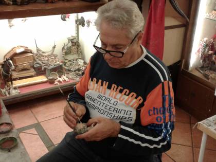 Napoli in lutto: addio a Ugo Esposito, maestro presepiale di San Gregorio Armeno