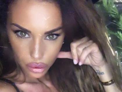 Antonella Mosetti, wet-look bollente sui social
