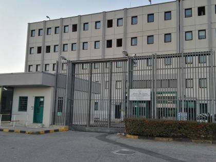 Cosenza, albanese pugnala barista che gli chiede di uscire dal bagno
