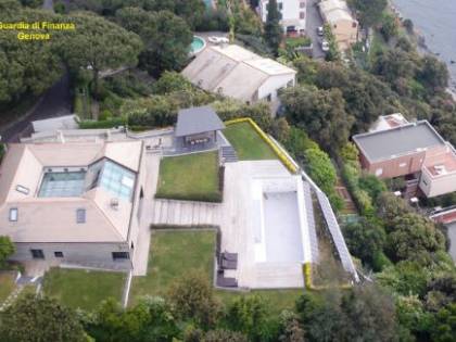 Arenzano, evasore totale affittava villa di lusso a calciatori