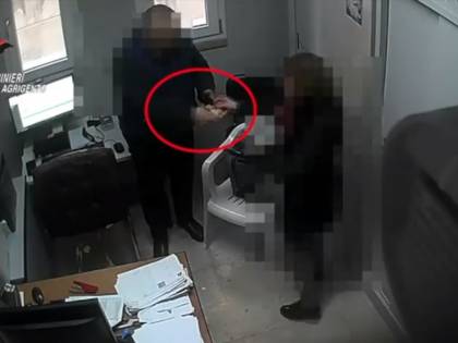 Rubava i soldi destinati al comune: arrestato dipendente "infedele"