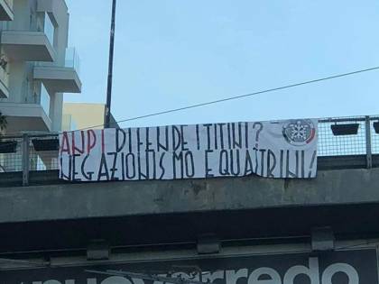 Bari, è guerra tra CasaPound e Anpi per uno striscione