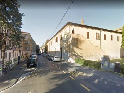 Ravenna, fazzoletti e accendino per dar fuoco ad auto: preso ghanese