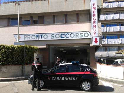 Narcotizza una donna ricoverata in ospedale e abusa di lei: agli arresti un infermiere