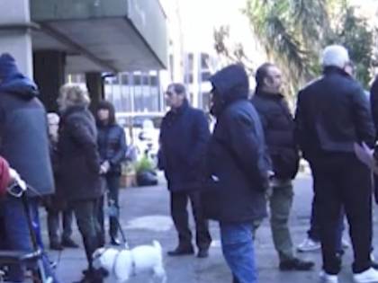 Gelo e degrado negli alloggi popolari: "Qui ci fanno vivere come cani"