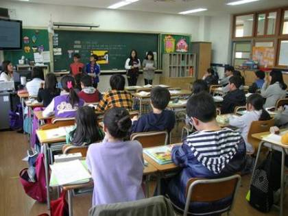 Scuola, concorsi in ritardo: 200 mila cattedre vuote a settembre