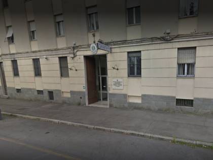 Parma, pusher nigeriano cerca di ingoiare cocaina e morde militare