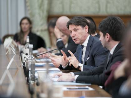 Il governo in allarme alza il deficit al 2,8% ma i soldi non bastano