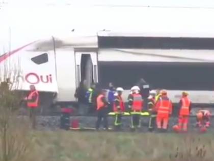Francia, deraglia la motrice di un treno Tgv: grave il macchinista