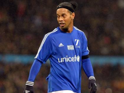 Ronaldinho resta in carcere: ora è accusato di riciclaggio di denaro