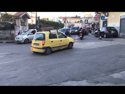 Pallonate a centauri e automobilisti: ecco la nuova "moda" delle baby-gang